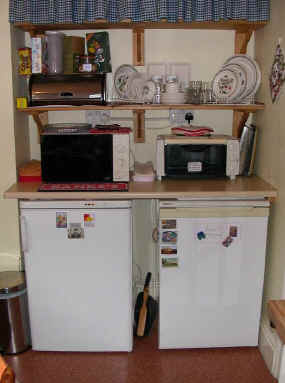 ghbnb_kitchen_guest fridge_600px crop.jpg (44712 bytes)