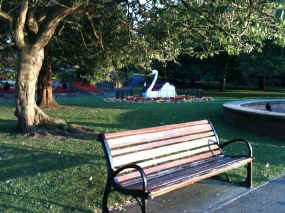 ghbnb_washlands_swan sculpture and bench_0082_600px.jpg (51743 bytes)